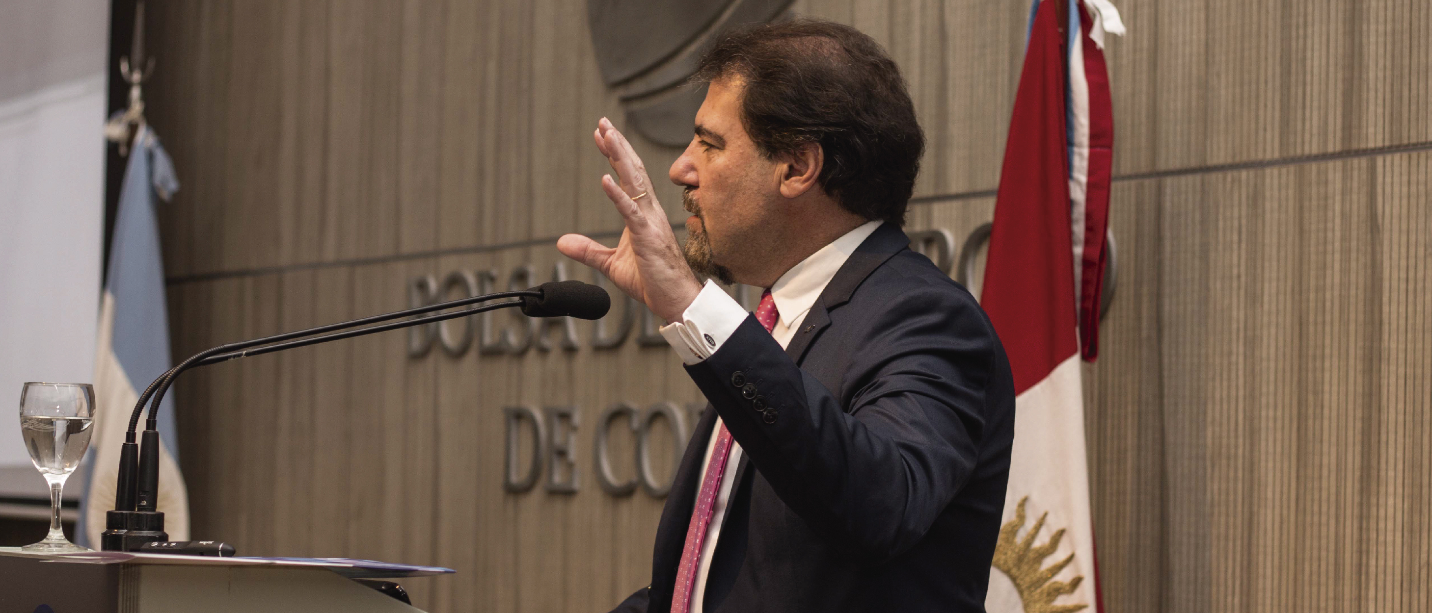 “Es la primera vez que se enfrenta el déficit de manera estructural”